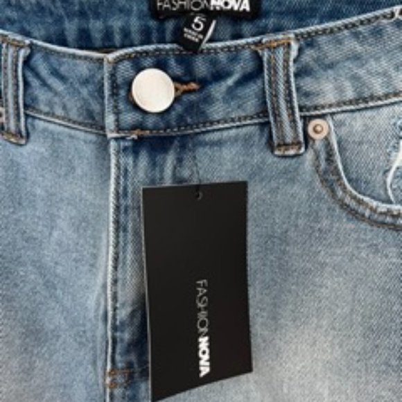 NWT | Fashion Nova | Jean High Waisted Distressed Shorts | Size 5 - Picture 6 of 13